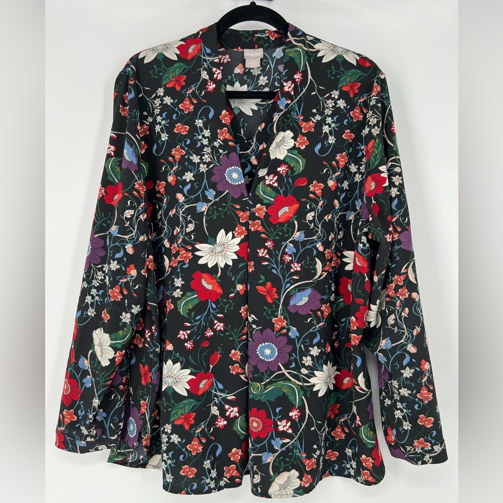 CHICO’S PULLOVER FLORAL BLOUSE VNECK BLACK W/RED PURPLE BLUE FLOWERS